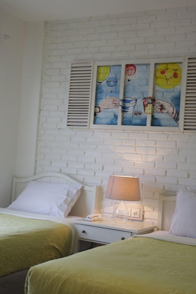 Summerbird  Bed And Brasserie 2*