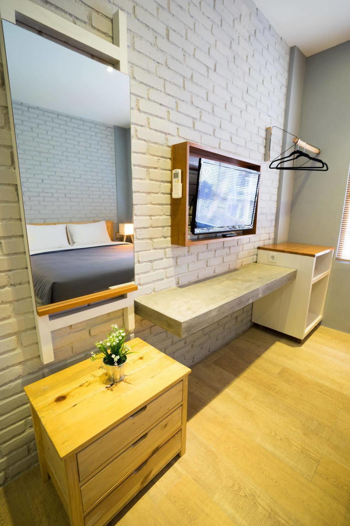 Summerbird  Bed And Brasserie Hotel